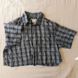 columbia short sleeve size L, self-cropped with raw hem
